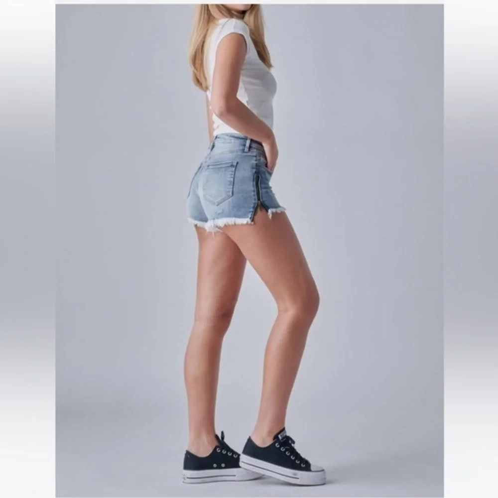 NWT Kenzie Light Blue Denim Shorts